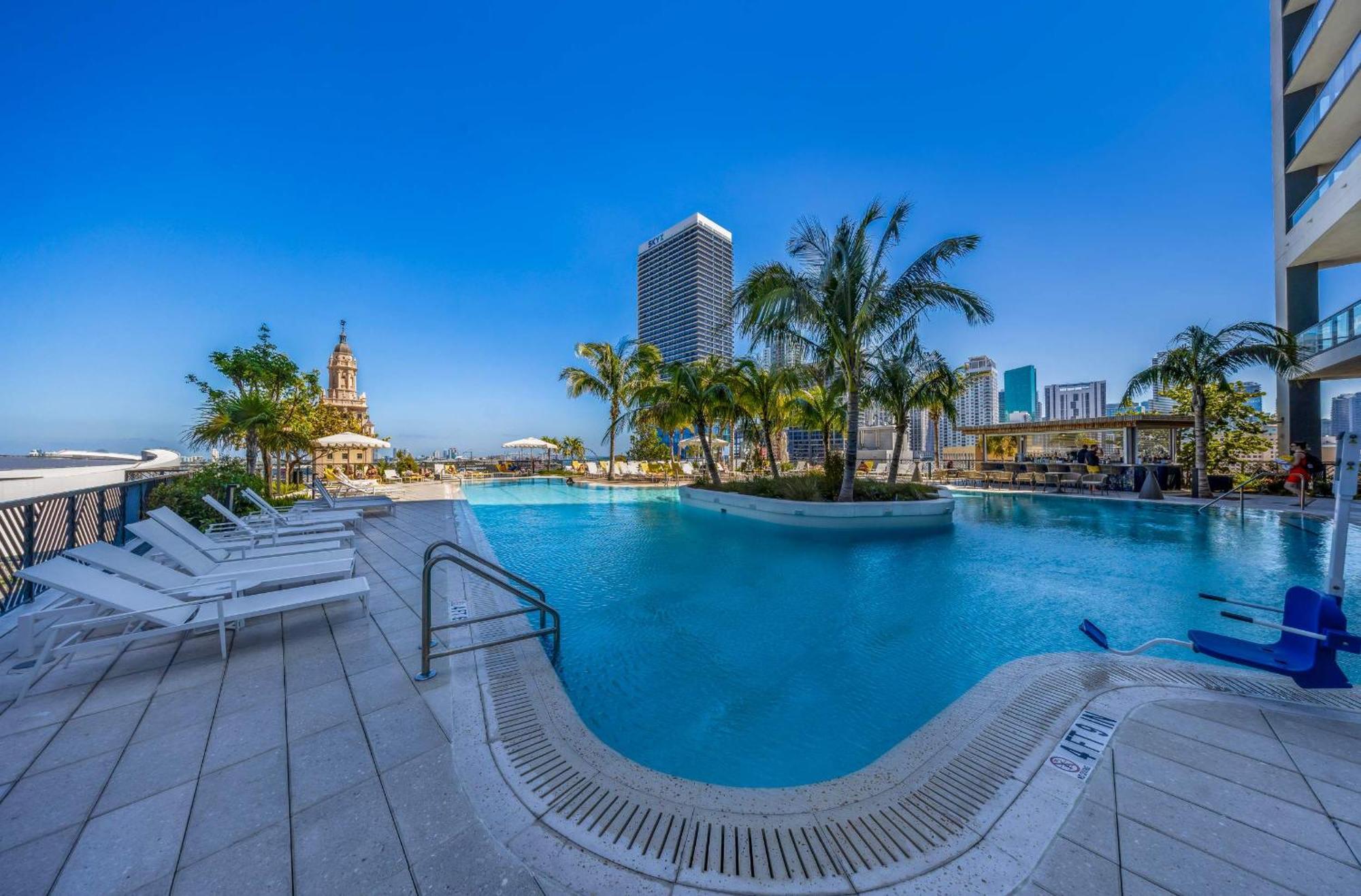 Escape Stylish In The Heart Of Dtw Apartment